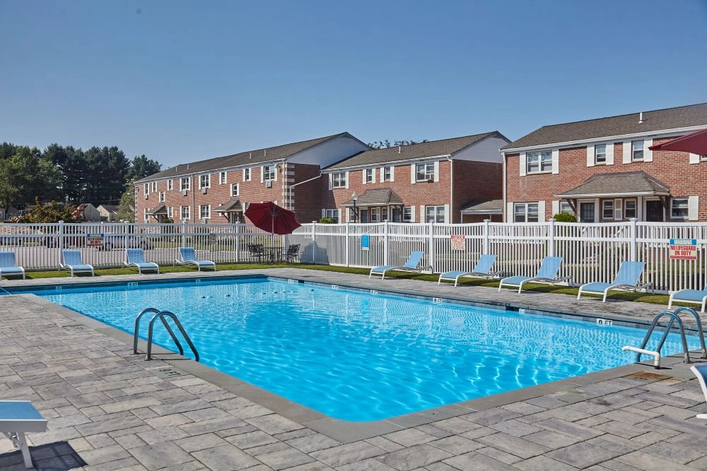 Colonial Village Apartments Banner 2